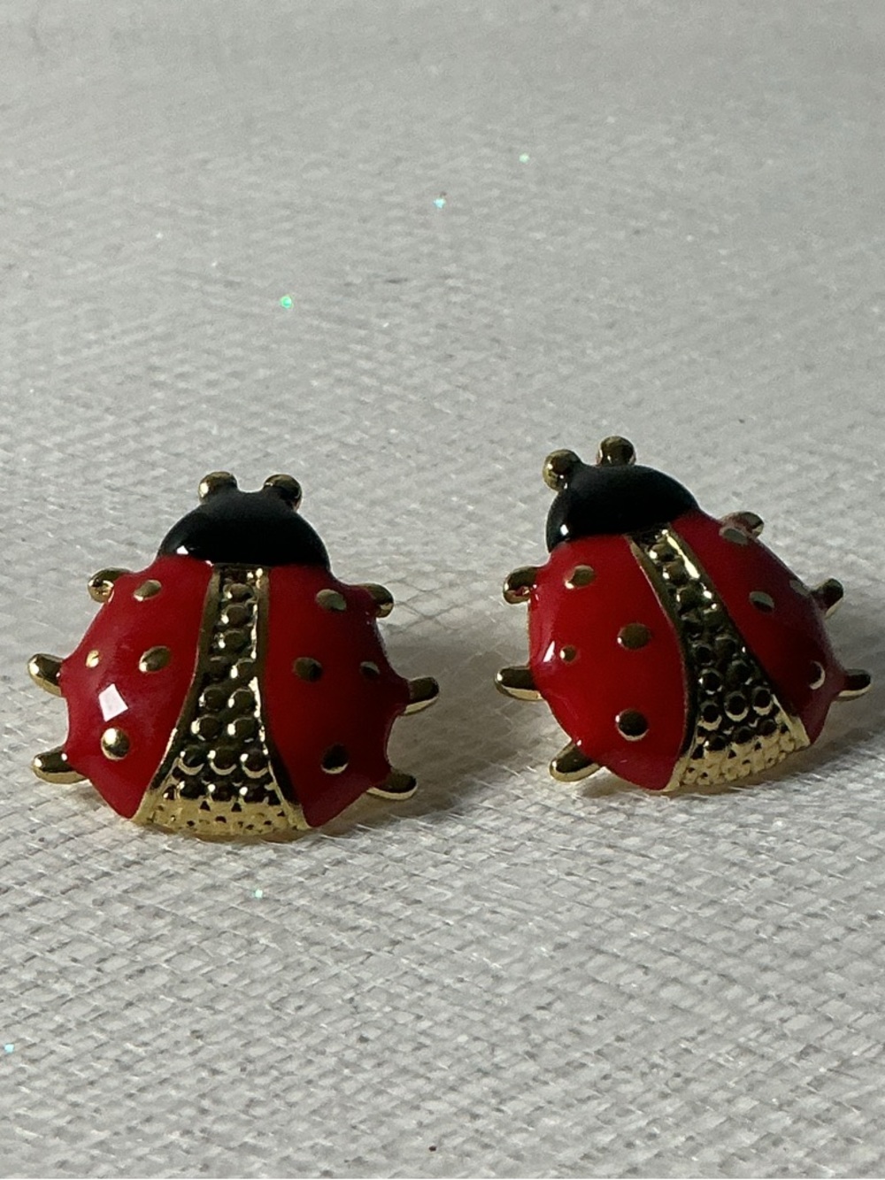 🐞Adorable Hypoallergenic Goldtone Red & Black Enamel Ladybug Stud Earrings